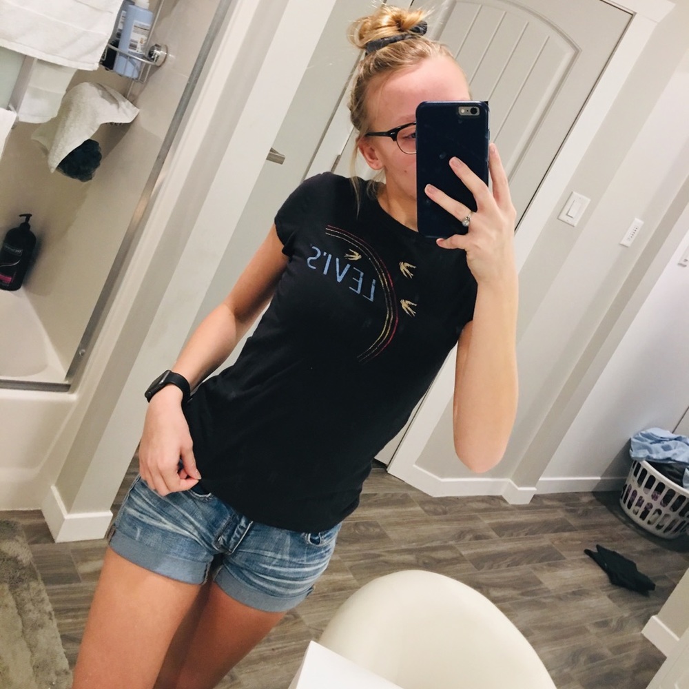 Rainbow Levi’s tee